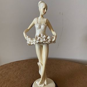 Antique Collectors Addition Ballerina Statue